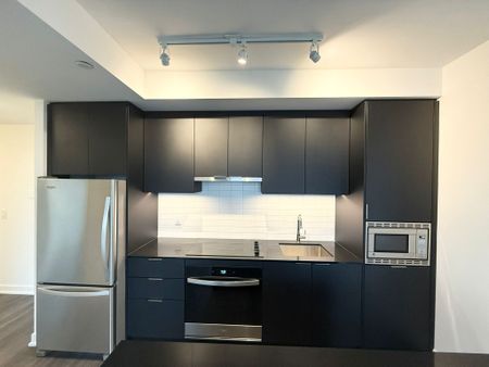 For Lease - 3071 Trafalgar Road Unit# 703, Oakville, Ontario - Photo 3