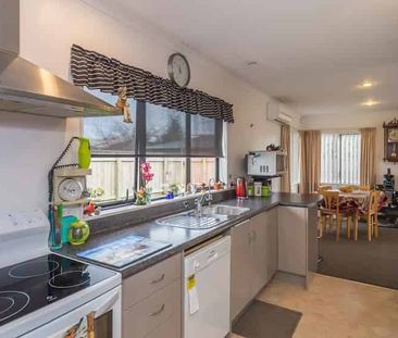 IMMACULATE THREE BEDROOM HOME - Photo 2