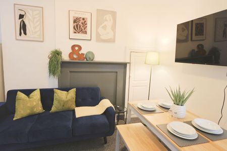 2 Bedroom Home – Medium Let - Photo 3