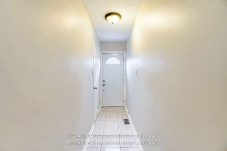 For Lease - 3385 Ellengale Drive Unit# Main + 2 Lower Levels, Mississauga, Ontario - Photo 5