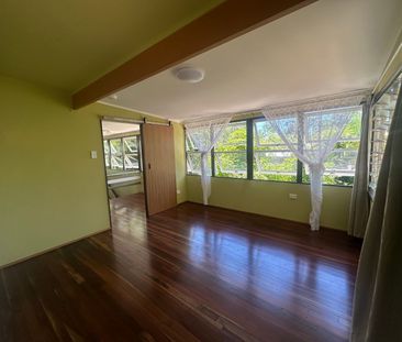 Renovated Coastal Home in Prime Eimeo Location - Photo 3