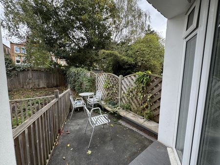 2 bedroom flat to rent - Photo 4