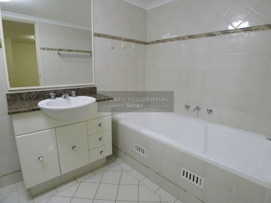 Oversized 1 Bedroom Apartment + Parking - Harbours Edge - Photo 1