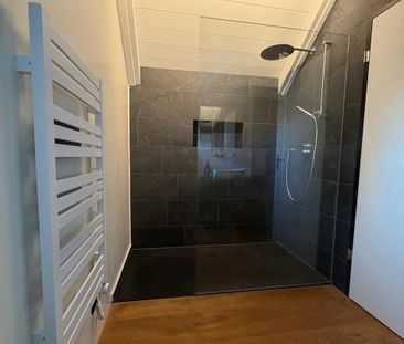 Moderne 2.5-Zimmer Wohnung mit gedecktem Balkon, Hobbyraum und PP m... - Photo 4