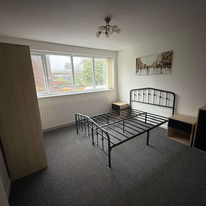 Handforth Lane - Photo 2