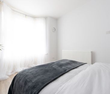 4 Bed Terraced House, Holbrook Road, E15 - Photo 6