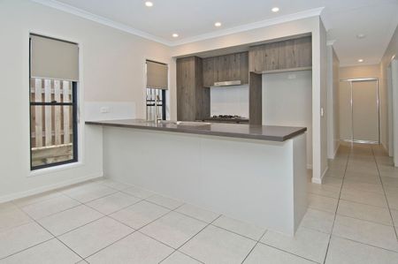 Stylish Family Home in Prime Coomera Location - Photo 5