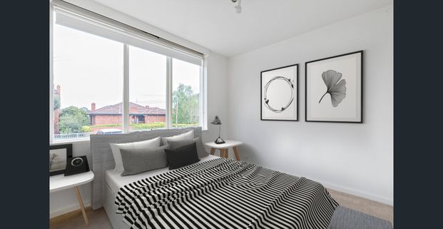 Large apartment in great location with privacy and security. - Photo 1