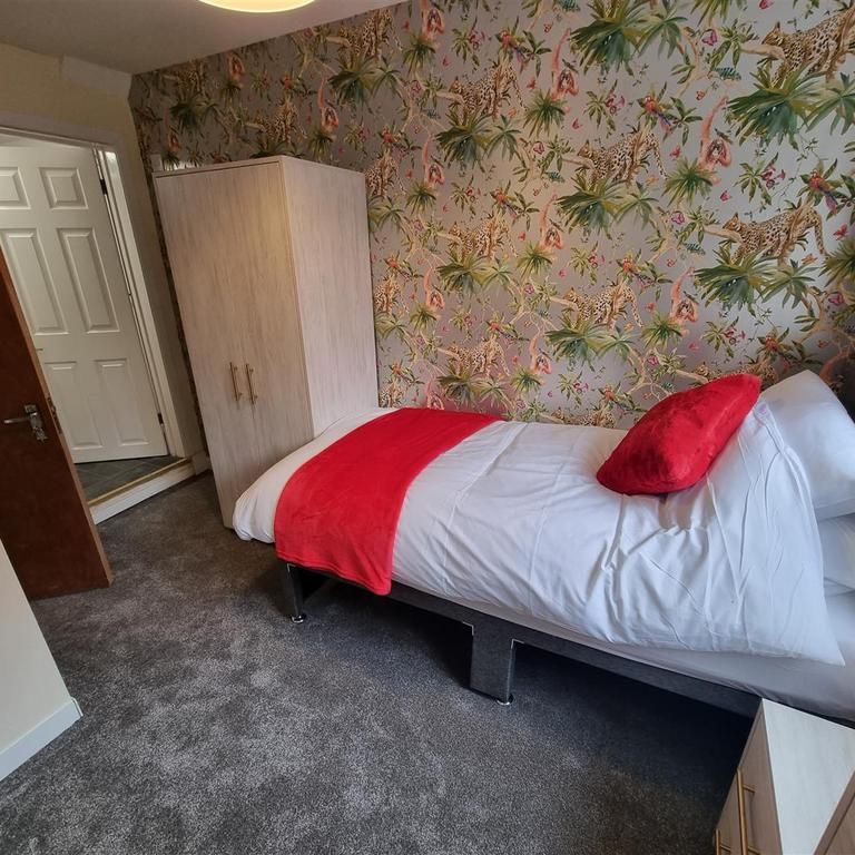 1 bedroom in a house share to rent - Photo 1