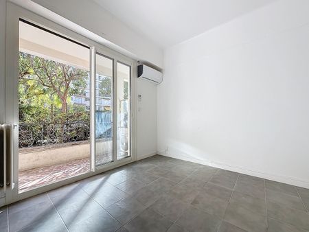 STUDIO A LOUER AVEC BALCON- Au cœur du quartier recherché de la Libération - Photo 4