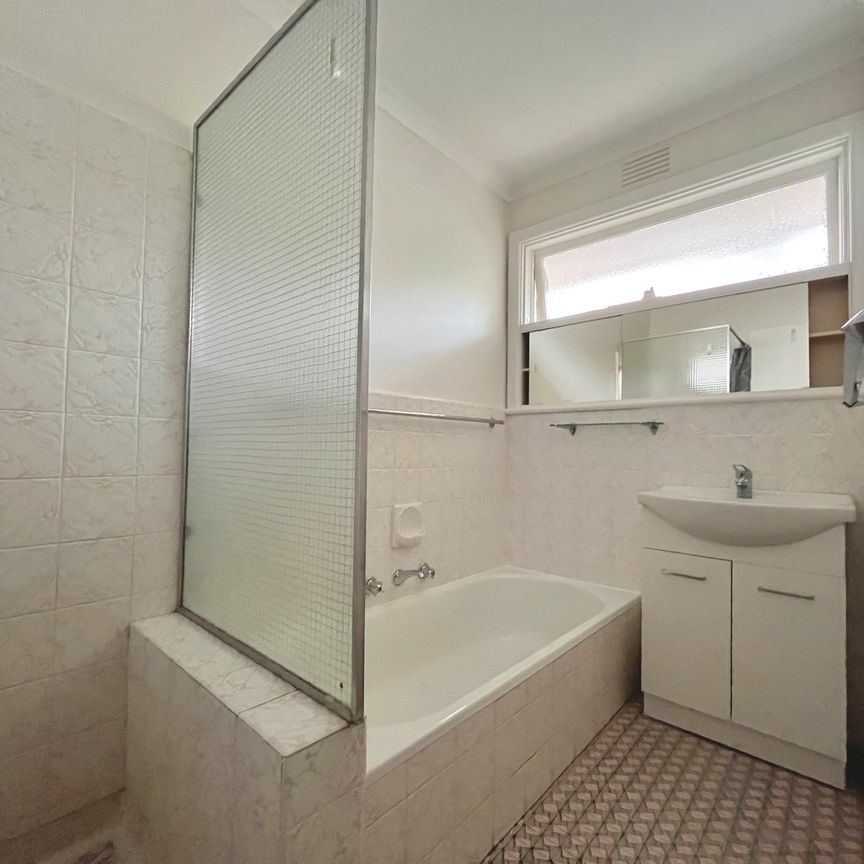 IMMACULATE TWO BEDROOM HOME IN THE HEART OF CAMBERWELL - Photo 1