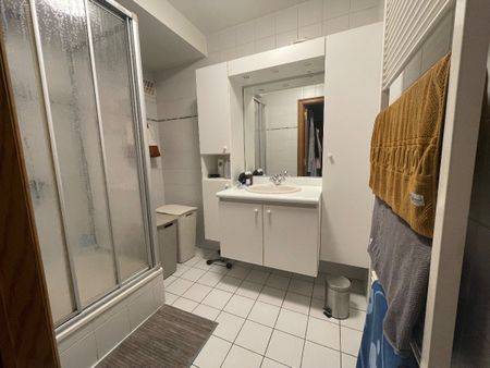 Appartement op 1ste verdieping met 2 slaapkamers en terras. - Photo 4