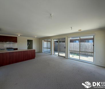 Modern 3 Bedroom Townhouse in Werribee - Photo 1