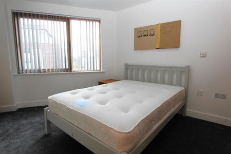 2 bedroom flat to rent - Photo 4