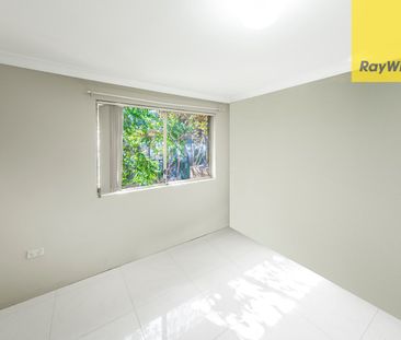 BEAUTIFULLY COSY RENOVATED 3 BEDROOM UNIT - Photo 1