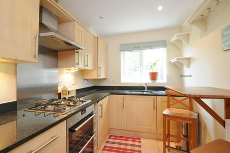 3 bedroom semi-detached house to rent - Photo 2