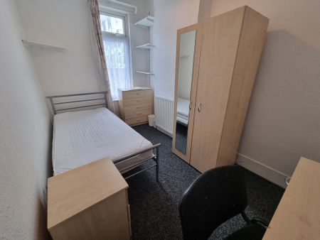 4 Bed Student Accommodation - Photo 2