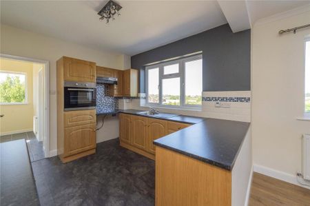 3 bedroom semi-detached house to rent - Photo 4