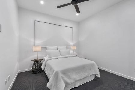 A Masterpiece of Modern Design in East Brisbane - Fully Furnished - Photo 4