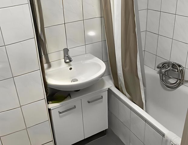 Schöne Etagenwohnung für Einzelpersonen in ruhiger Wohnlage - Foto 1