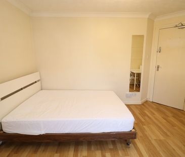 Room in a Shared Flat, Saunders Ness Road, E14 - Photo 2