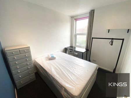 4 bedroom terraced house to rent - Photo 5