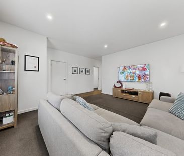 SPACIOUS LIVING IN SUPREME LOCATION! - Photo 1