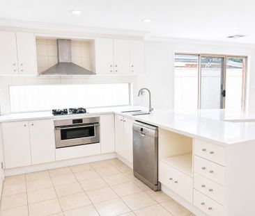 4 BEDROOM HOME IN KIALLA - Photo 4