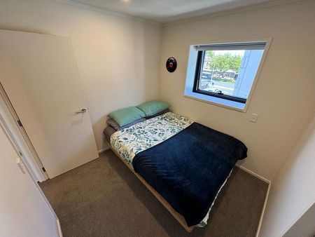 Move in ready! Amazing location with Harbour Views - Photo 4