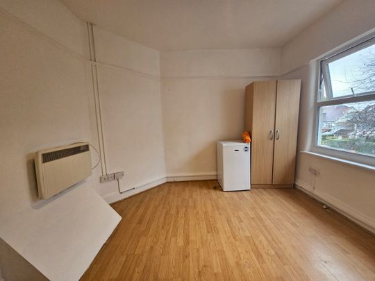 Studio Flat, Ashbourne Avenue, NW11 - Photo 1