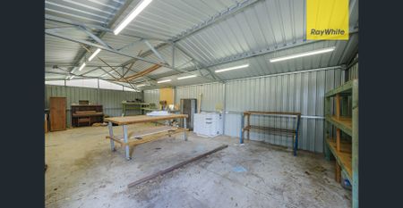 Cozy Home With A Great Shed - Photo 5