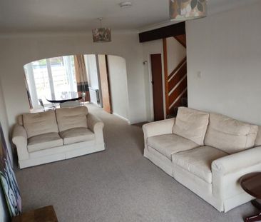 4 bedroom detached house to rent - Photo 3