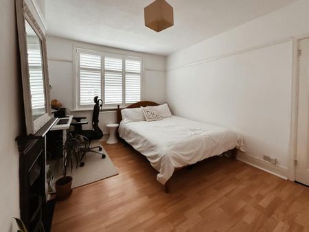 3 bedroom flat to rent - Photo 2