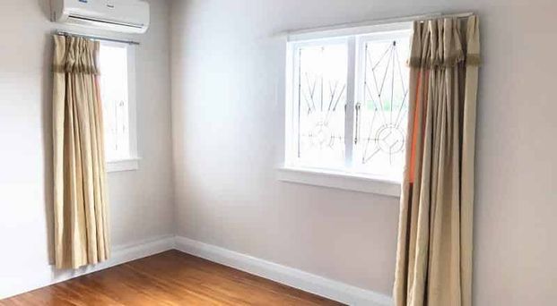 Generous 8 Bedroom house - Photo 1