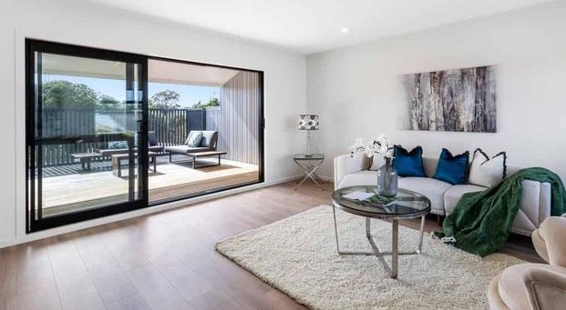 Modern 3BR Townhouse in New Lynn! - Photo 1