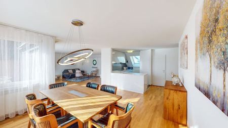 Elegant 4-Room Furnished Apartment with Fireplace and 3 Balconies in Zürich Seefeld - Photo 3