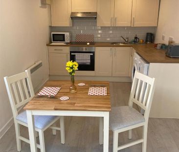 1 bedroom semi-detached house to rent - Photo 4