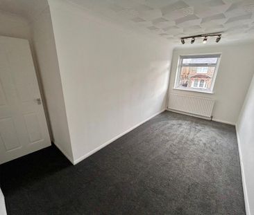 4 bedroom semi-detached house to rent - Photo 3