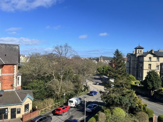 Cambridge Terrace, Scarborough - Photo 1