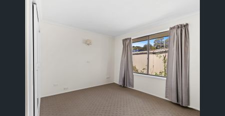 Low Maintenance Villa in Central Location - Photo 5