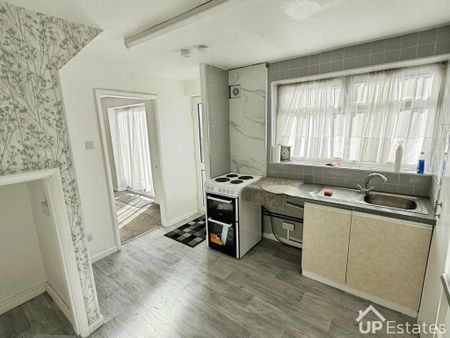 3 bedroom terraced house to rent - Photo 5