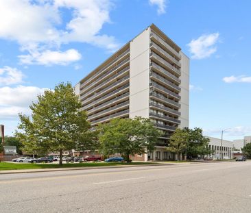 Regency Colonade Apartments - Photo 3