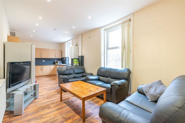 6 bed terraced house to rent in Cavendish Place, Jesmond, NE2 - Photo 1