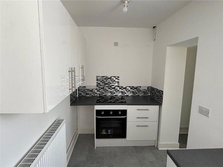 2 bedroom semi-detached house to rent - Photo 5