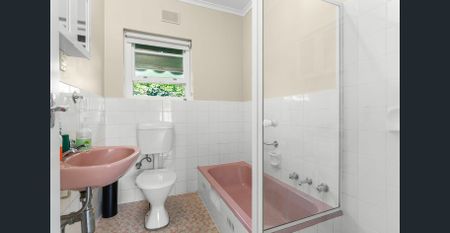 Charming Solid-Brick Unit - Photo 3