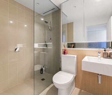 Corner Postioned 2 Bedroom Apartment in Putney Hill - Photo 6