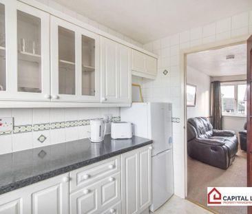 2 bedroom flat to rent - Photo 2