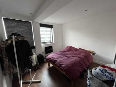 Carlton Square, Nottingham, Carlton - Photo 3