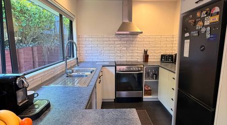 Modern Coastal Living in Stanmore Bay - Photo 4