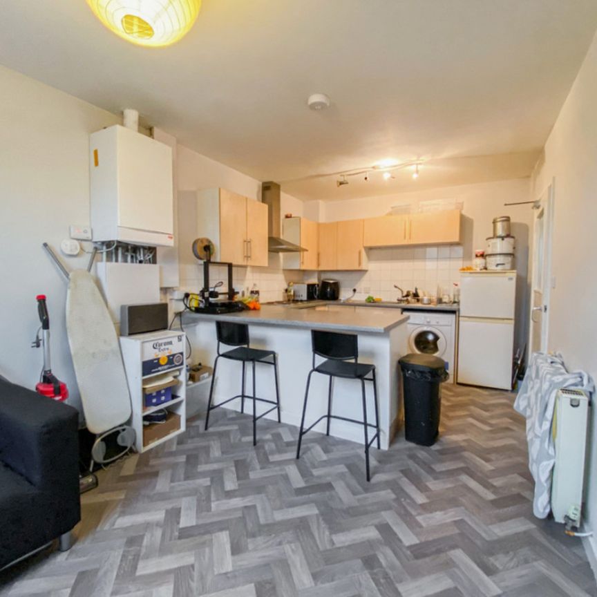 3 Bedroom Apartment - Photo 1